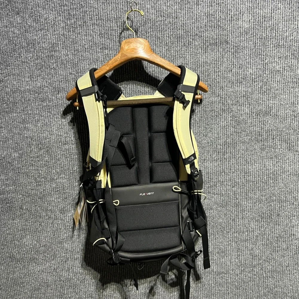 The North Face Borealis Backpack Unisex OS Gravel Black Hiking Travel NF0A52SE